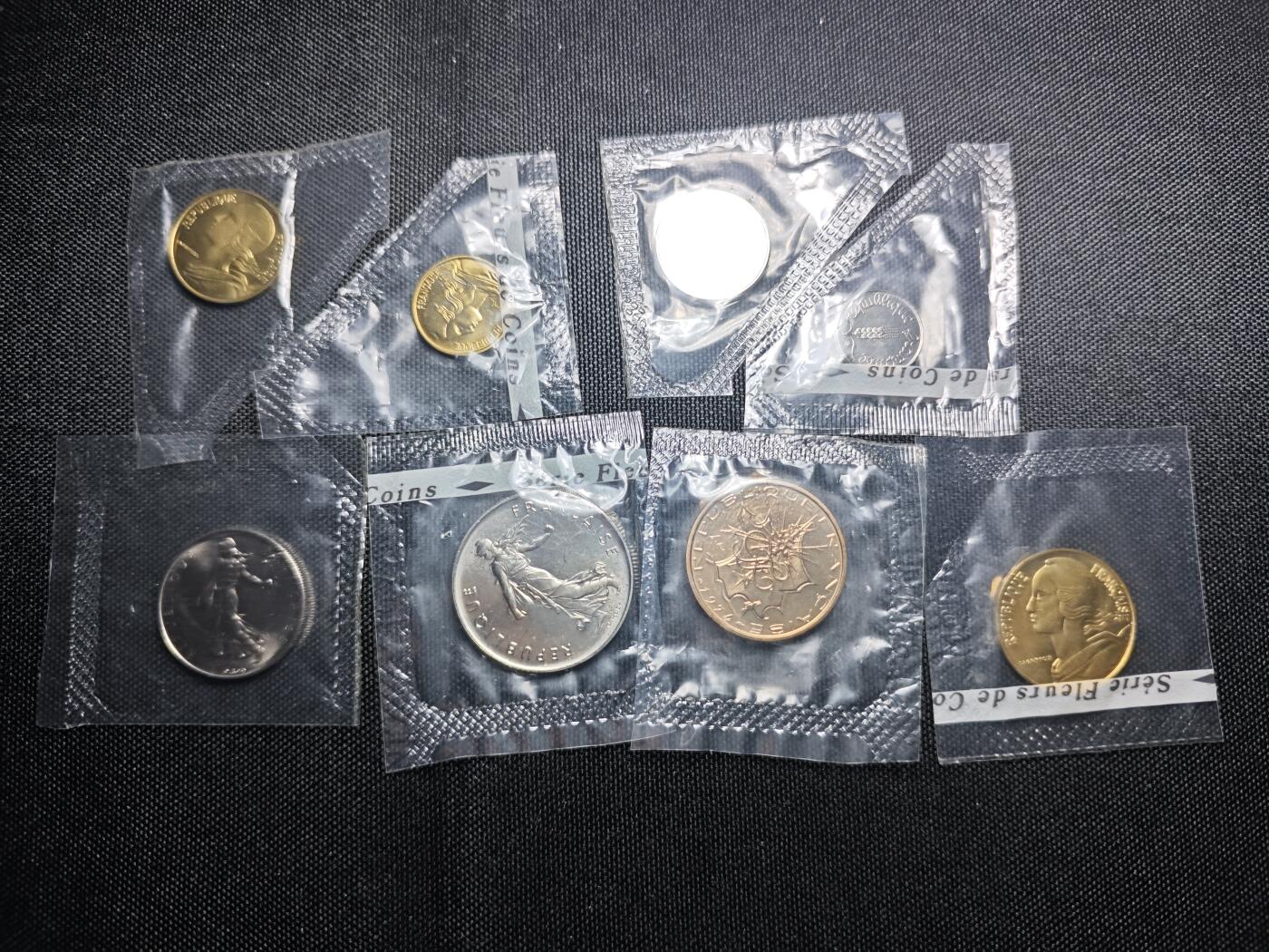 KK钱币收藏小铺 《批量/好品散币 套币 银币》专场 2月预留时间 周末发货  1974法国大小面值清年 塑封币