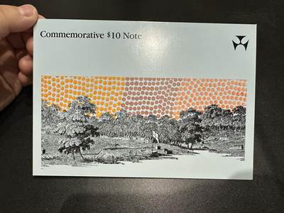 《外钞收藏家》第五百五十一期（本期外币强钞精品场）（本平台长期征集拍品、欢迎藏友们联系合作） - 澳大利亚1988年10 首张塑料钞 AA冠 品相完美 下边裁剪齐 带原装册子