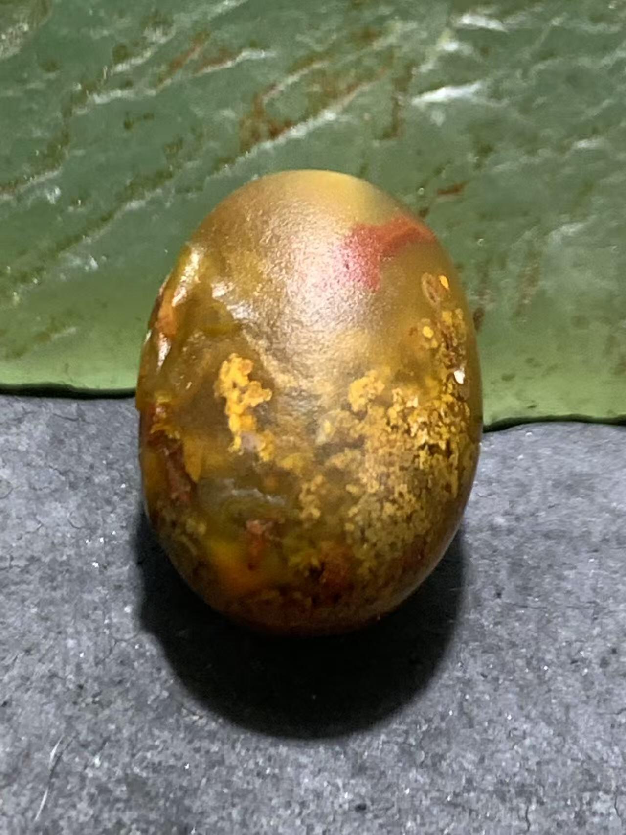 精美亚光草花纹战国红玛瑙手工雕刻妙字随形珠一颗
