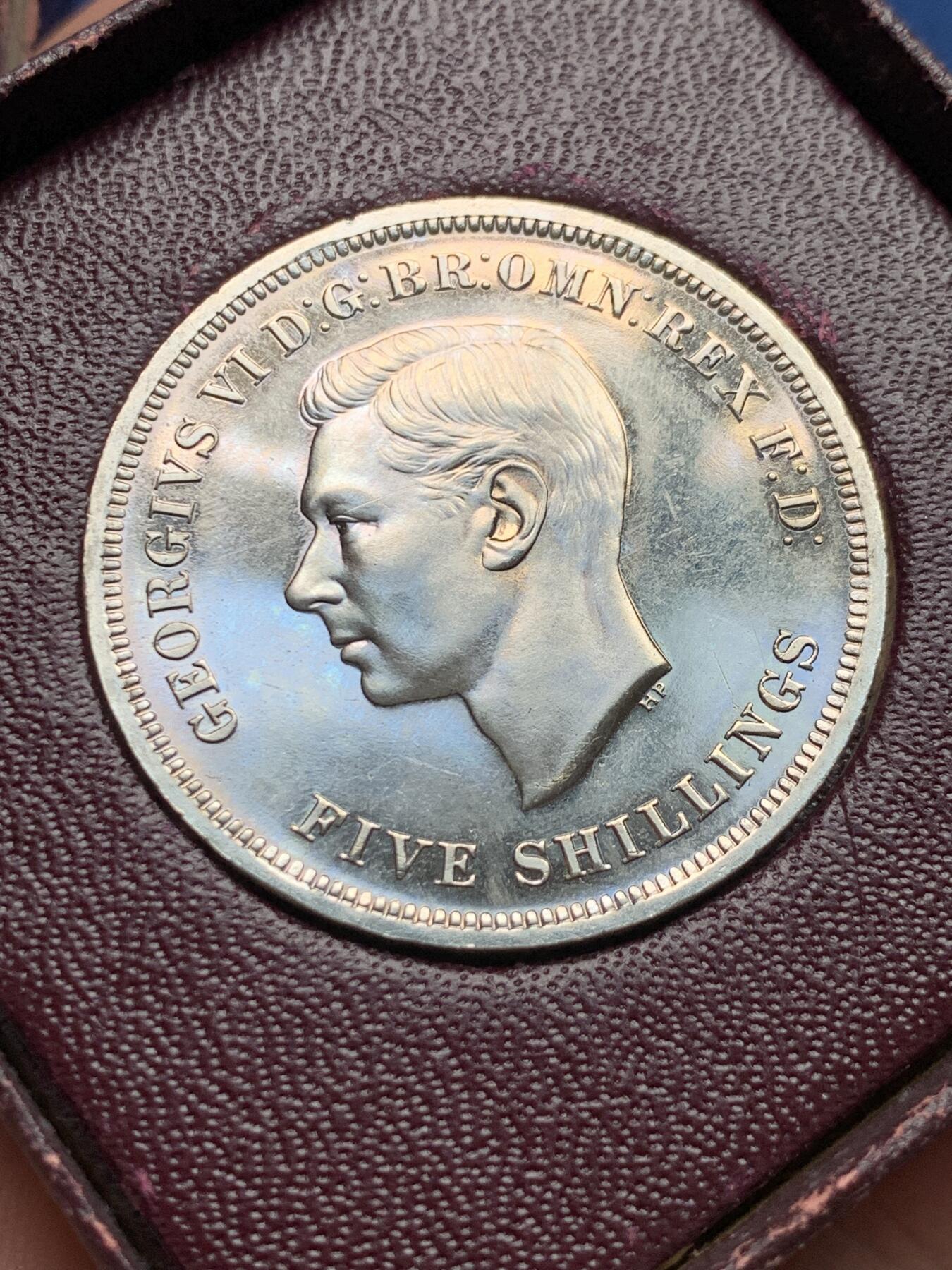 《竞宝斋》第405场 周日，周一，2场连拍 （全场包邮） 英国1951镍马剑乔治六世克朗 带红色原盒