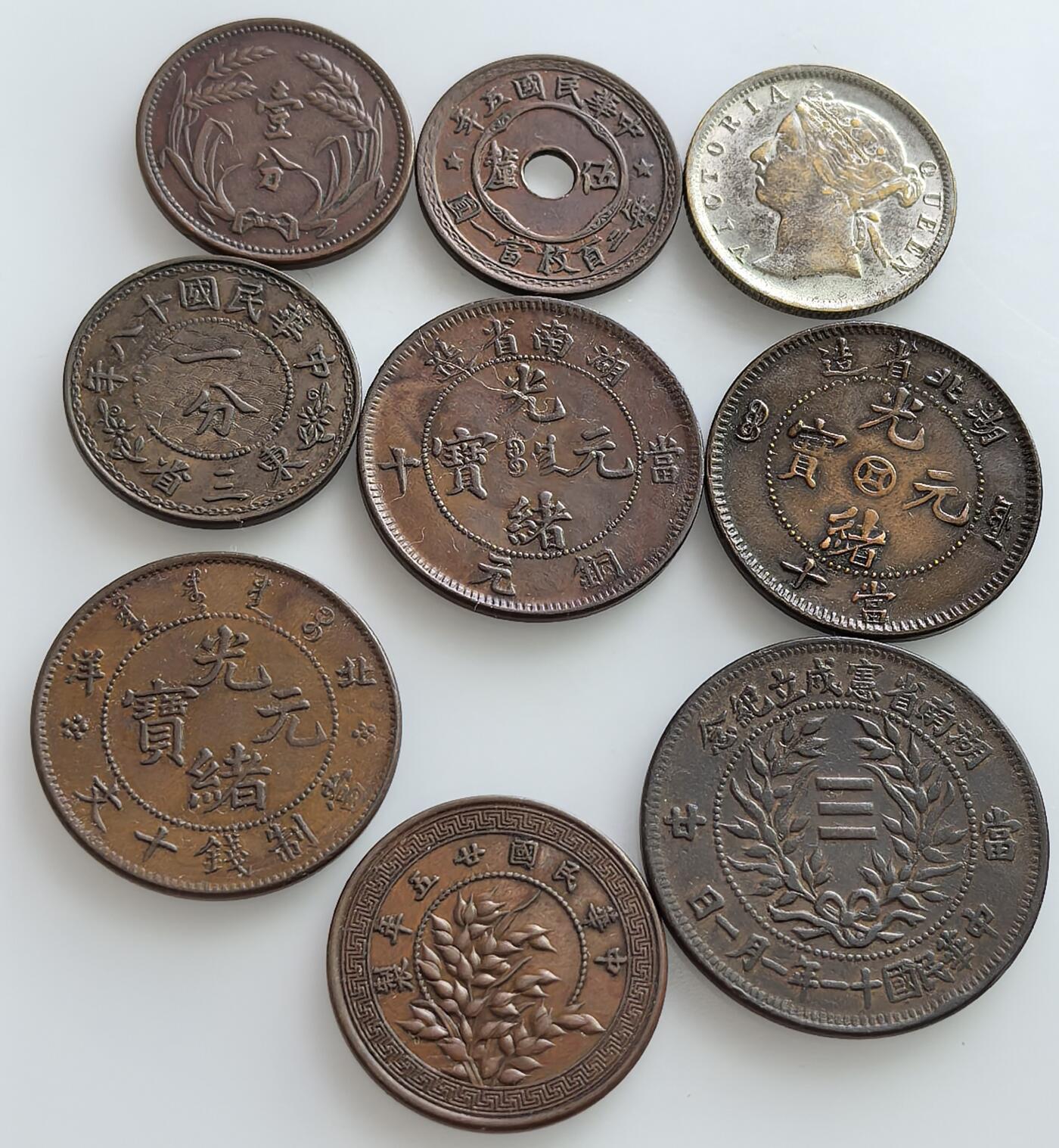 外国优质老铜币纪念章银币，周六晚上九点倒数截拍，满百包邮，可寄存半年，喜欢朋友微信扫描二维码可直接参拍