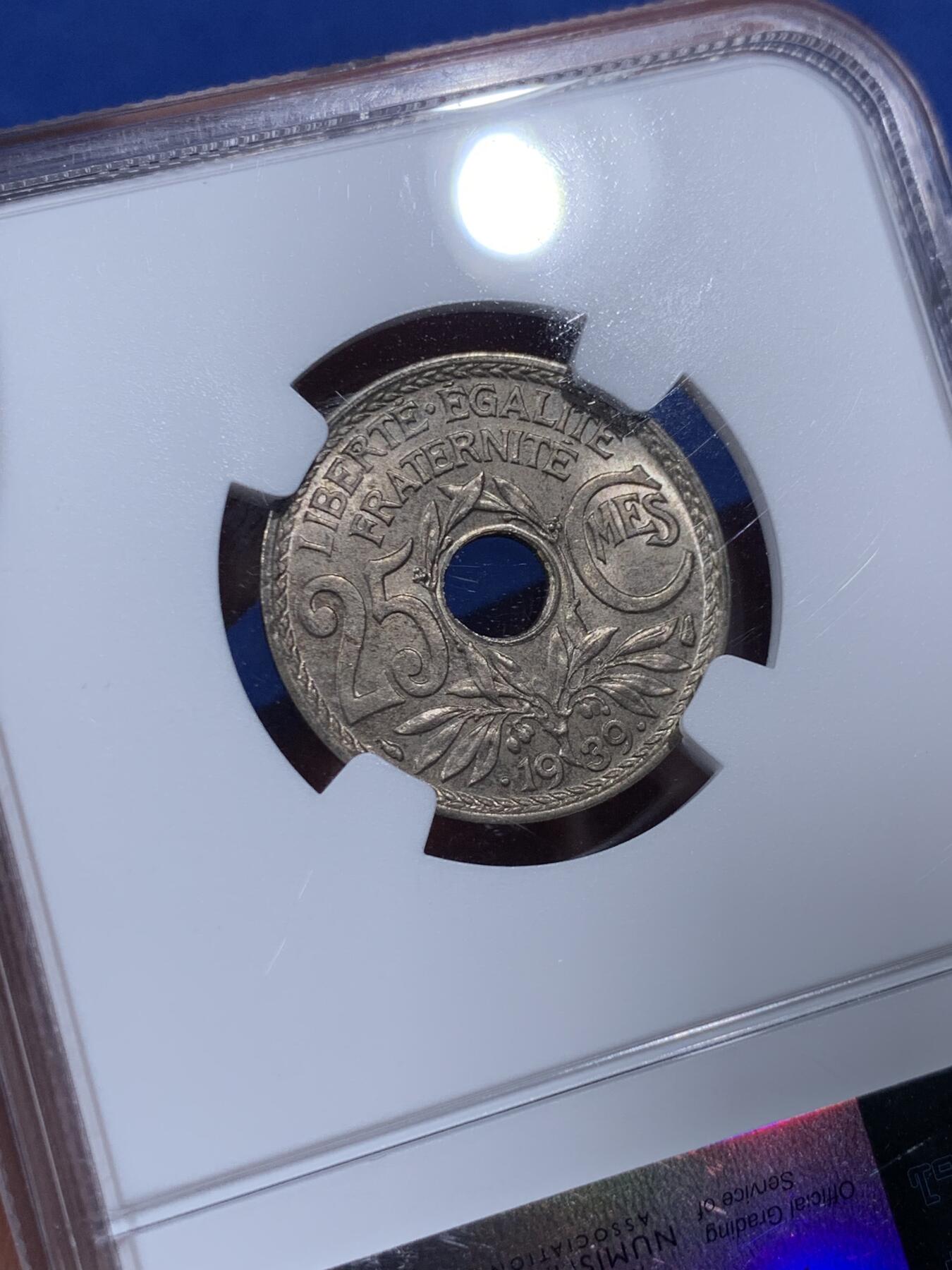 《竞宝斋》第405场 周日，周一，2场连拍 （全场包邮） NGC MS64 法国1939年25生丁镍币，好品不多见