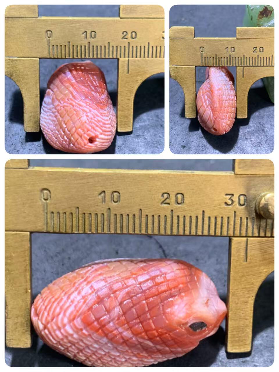 精美亚光川料南红玛瑙手工雕刻眼镜蛇吊坠一个