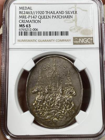 万国钱币拍卖第050期（万国五十期纪念大拍） - NGC MS63 1920年泰国暹罗却克里王朝拉玛六世绍瓦帕·蓬西王后逝世纪念银章 NGC唯一亚军分 暹罗少见的椭圆形纪念银章 42MMx12MM 18G 原味金彩 4批皇家马车送葬绍瓦帕·蓬西王后 其在1897年成为泰国第一位女摄政王