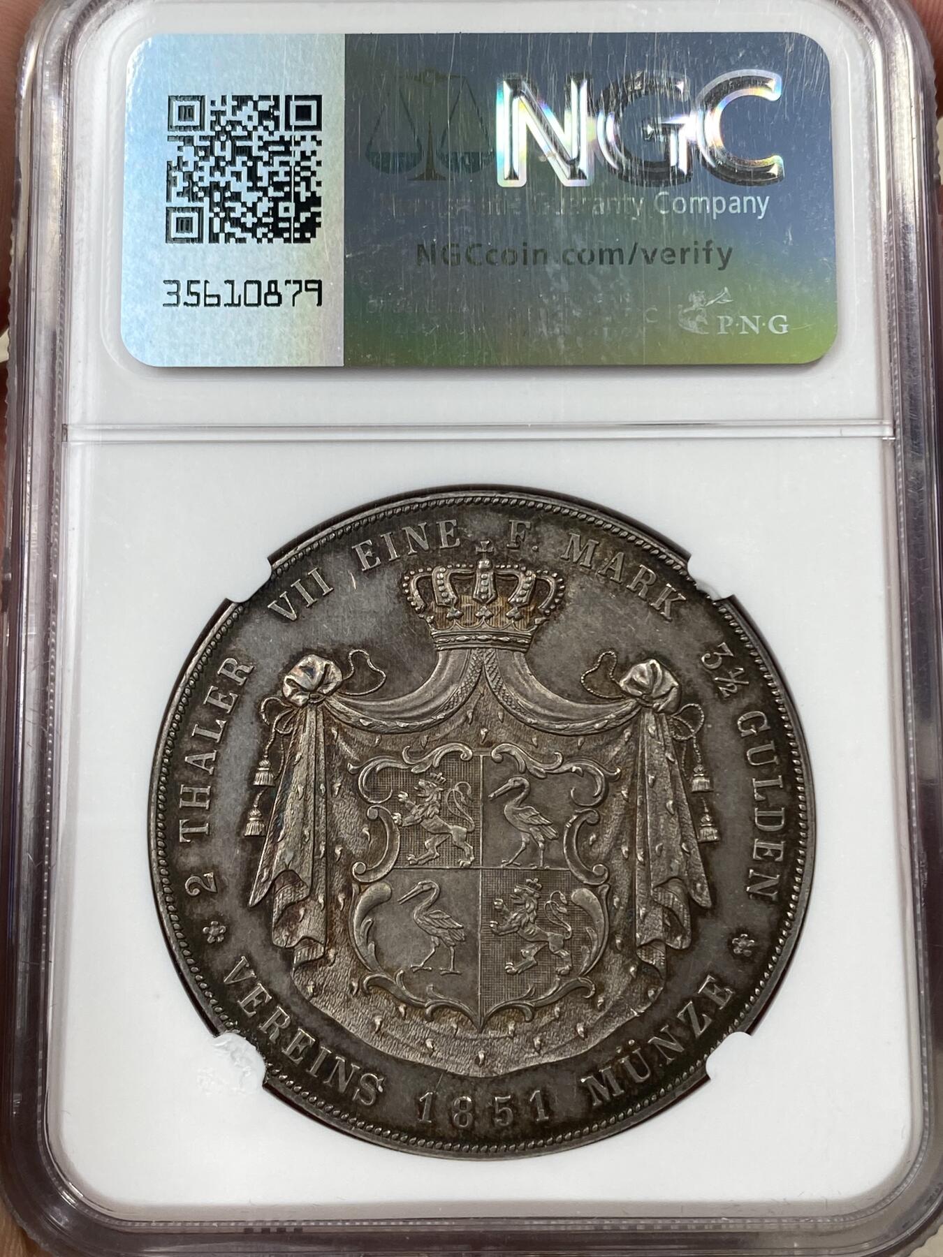 万国钱币拍卖第050期（万国五十期纪念大拍） NGC AU58 1851年德国罗伊斯-上格雷茨流通纹章2泰勒 发行量仅2400枚小邦罕见品种 其领地仅316平方公里 可以说是小邦中的小邦 难点中的难点 双面原味五彩 观感超越分数的状态