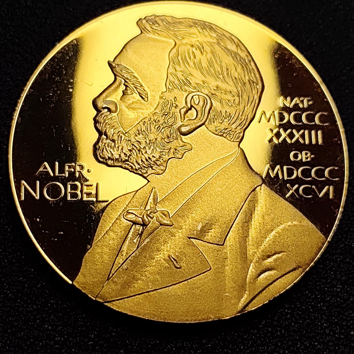 泉币菌-第63场-精品场 金色纪念章  诺贝尔生理学或医学奖  40×3mm 28.8g 无任何性质