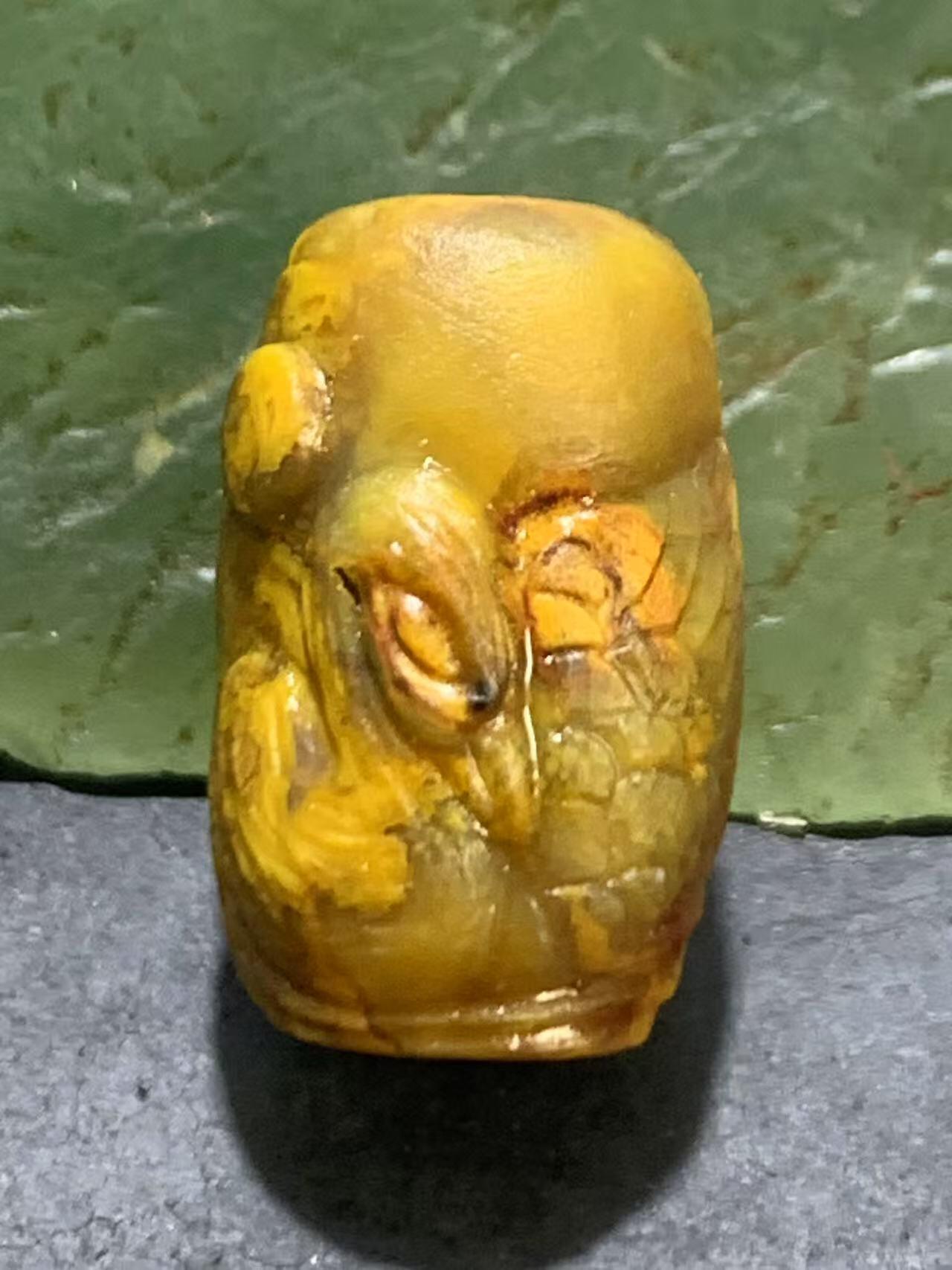 精美亚光草花纹战国红玛瑙手工俏色巧雕天鹅桶珠一颗！