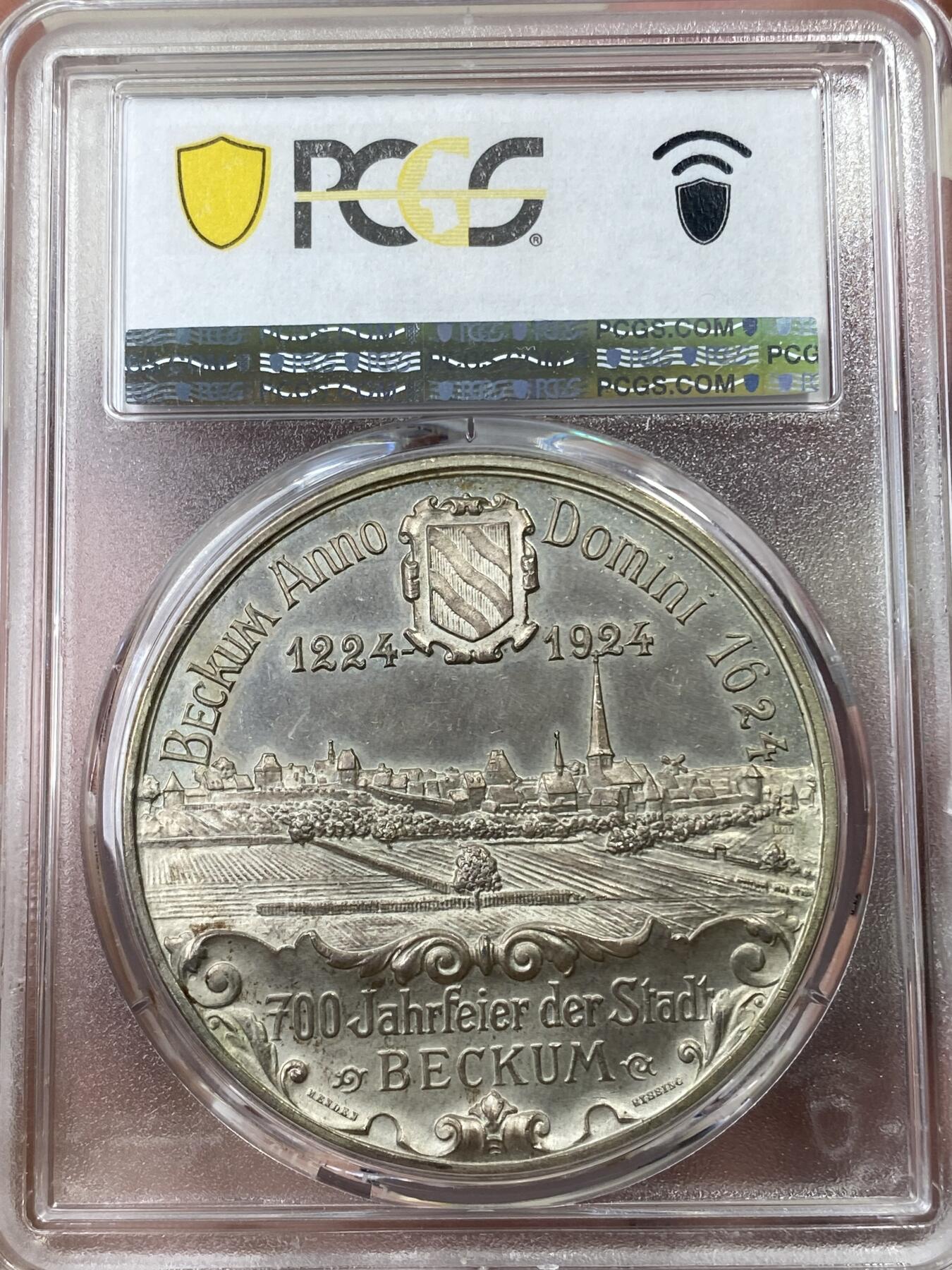 万国钱币拍卖第050期（万国五十期纪念大拍） PCGS SP65 1924年德国贝库姆建城700周年纪念大银章 高浮雕磨砂MATTE质感 华丽的城市景观被银质化后极致美丽 顶级收藏品质 上一次63分落槌价近4000元 44MM 34.45G