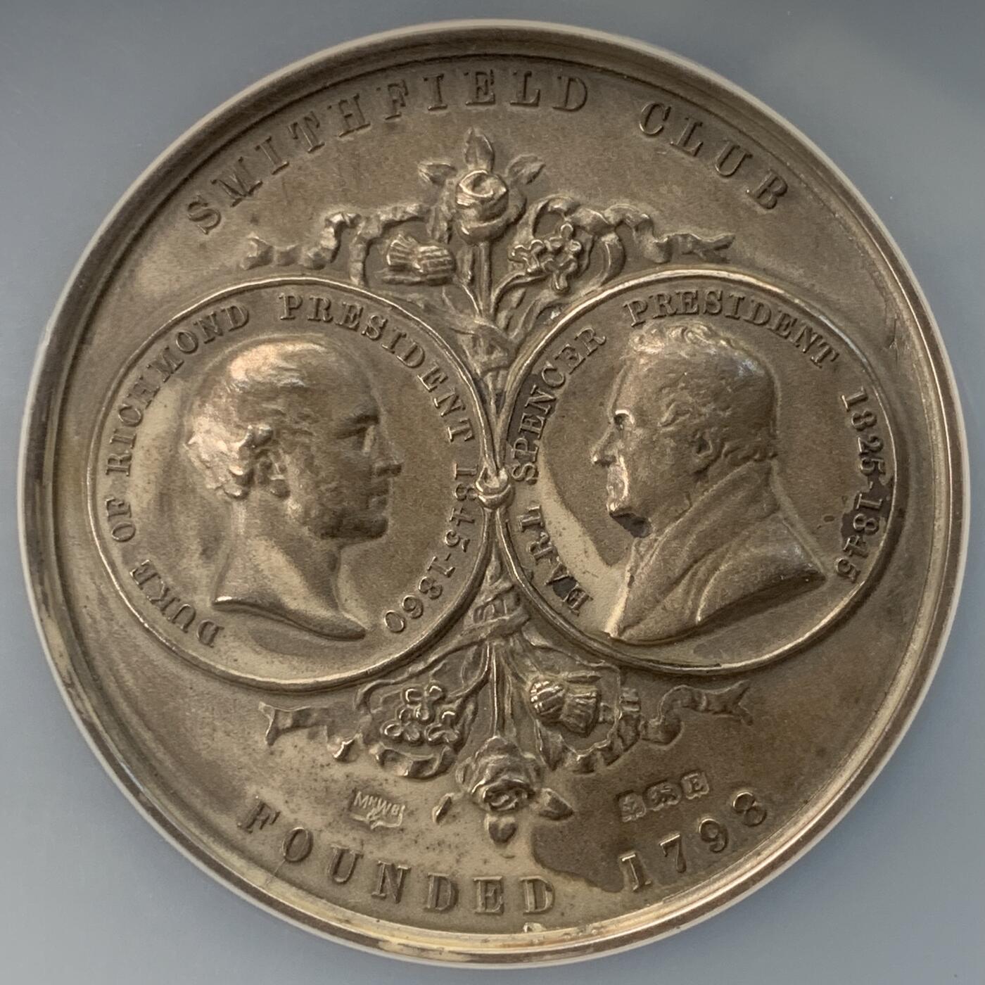 掌中浮雕-藏着的欧洲第032场 NGC MS64 : 1929年乔治五世头像-史密斯菲尔德俱乐部大银章 ，55mm