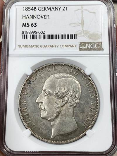 万国钱币拍卖第050期（万国五十期纪念大拍） - NGC MS63 1854汉诺威狮马盾徽2泰勒 汉诺威2t开山年份 原味淡金彩青灰色包浆车轮转光 如此品质的汉诺威狮马2T已是许久未见