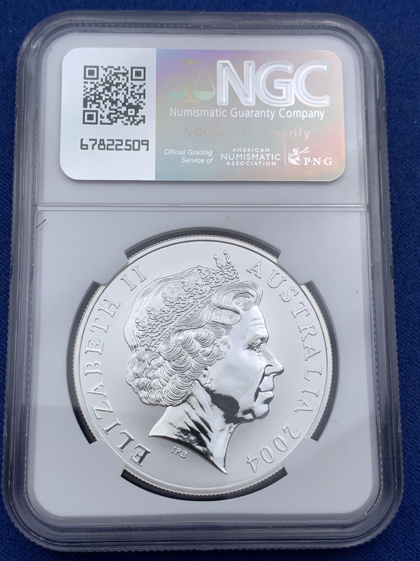 《竞宝斋》第405场 周日，周一，2场连拍 （全场包邮） NGC MS69 澳大利亚2004年发行的镀金红袋鼠-1澳元（克劳斯2004年世界硬币大奖赛之最佳银币获奖币，999银，40MM币径，发行量12500枚，盒证齐全）