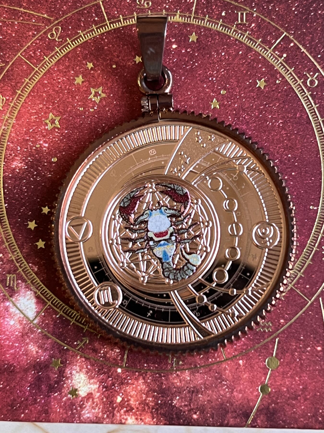 第168期拍卖【长期征集拍品】 喀麦隆2021年十二星座系列天蝎座镀玫瑰金纪念银币，999银镀金，10克，发行999枚