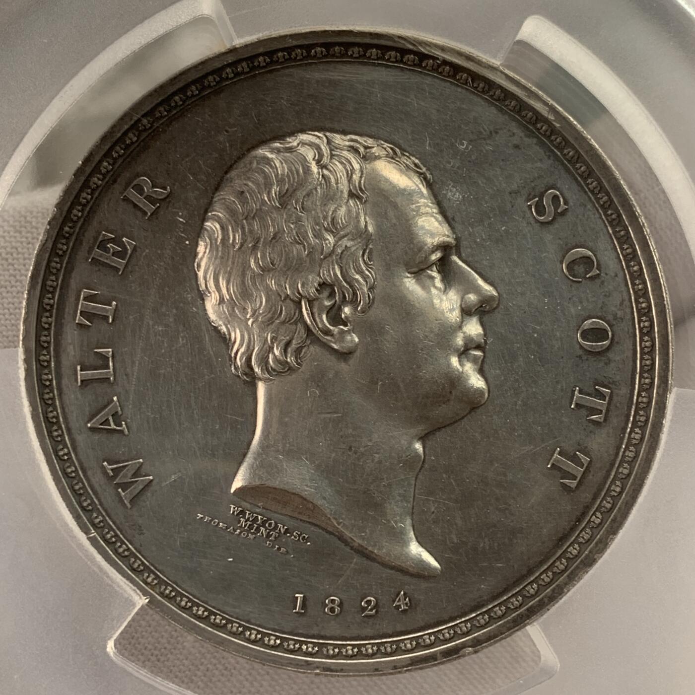 掌中浮雕-藏着的欧洲第032场 PCGS SP61 ：1824年英国作家司哥特银章，53mm