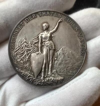 掌中浮雕-藏着的欧洲第032场 1892年瑞士格拉鲁斯射击节大银章，45mm，39g（人像右侧有道划），带原盒