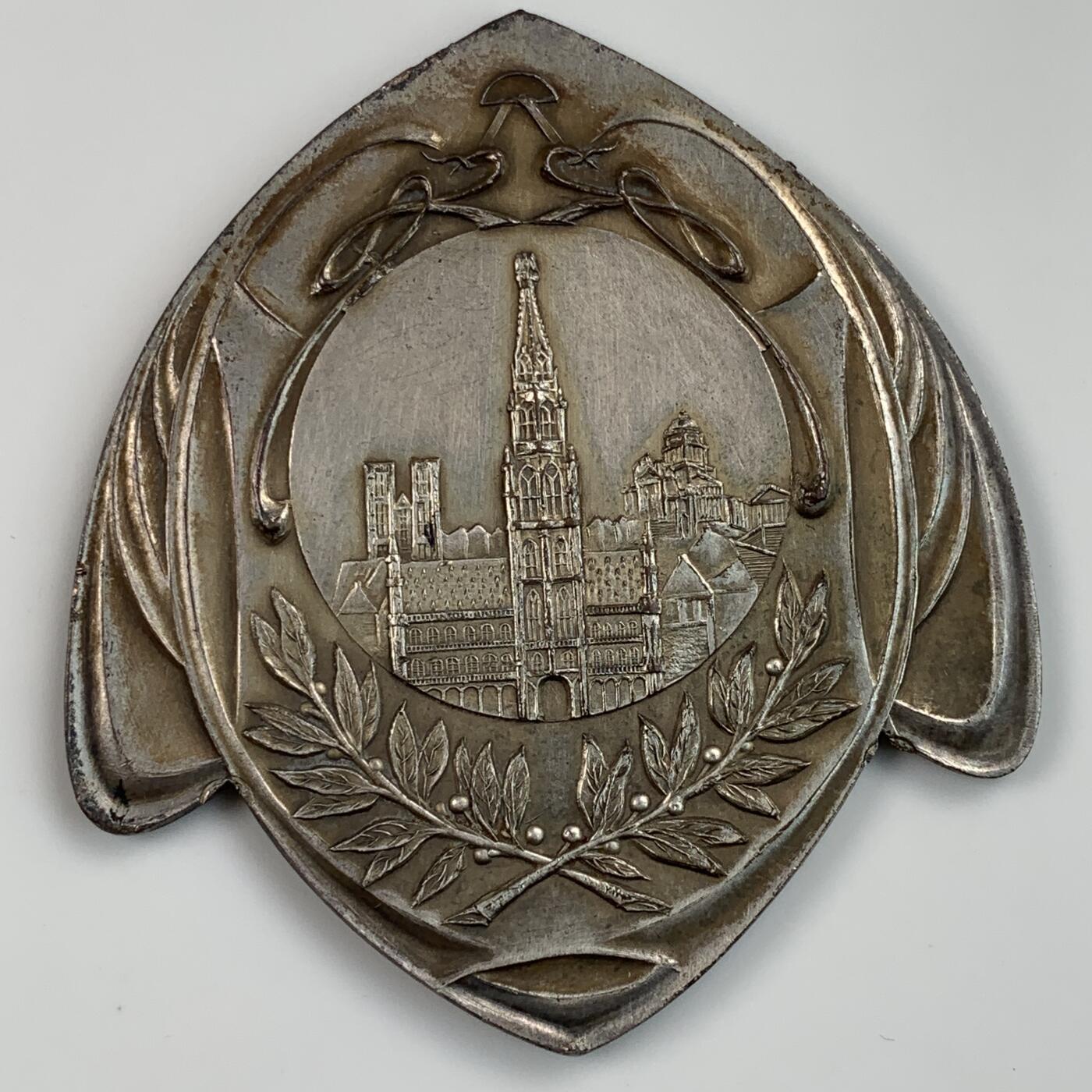 掌中浮雕-藏着的欧洲第032场 1917年一战布鲁塞尔德国体育协会奖章    58 X 63mm，重46.23g，铜镀银制； 此枚奖章于1917年6月17日颁发