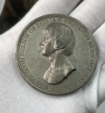 掌中浮雕-藏着的欧洲第032场 1805年英国纳尔逊将军-特拉法尔加海战白色金属纪念章，53mm（边有磕碰）