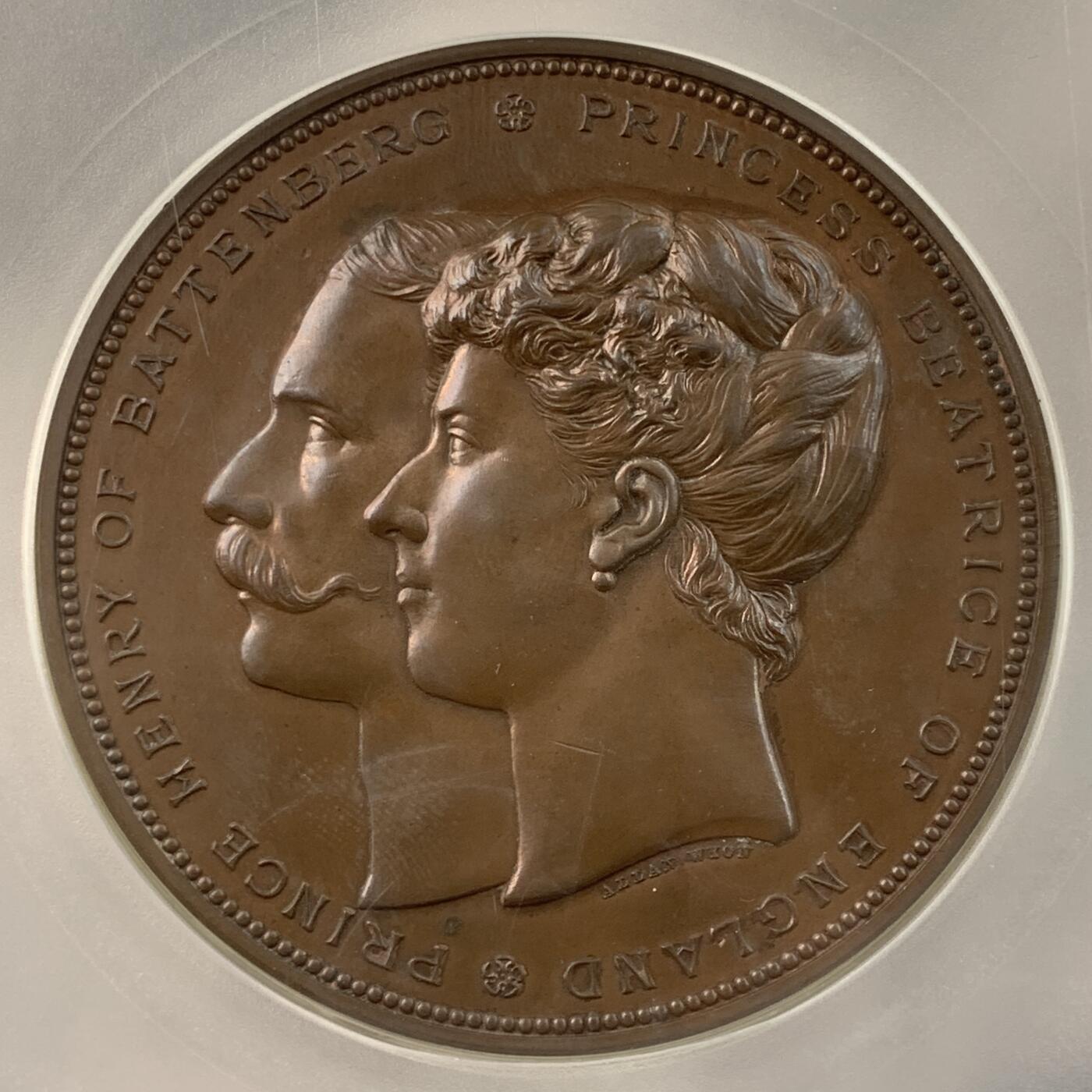 掌中浮雕-藏着的欧洲第032场 PCGS SP63 ：1855年英国维多利亚女王最小的女儿比阿特丽斯公主与巴腾堡的亨利王子大婚铜章，64mm，皇室婚礼，官方发行