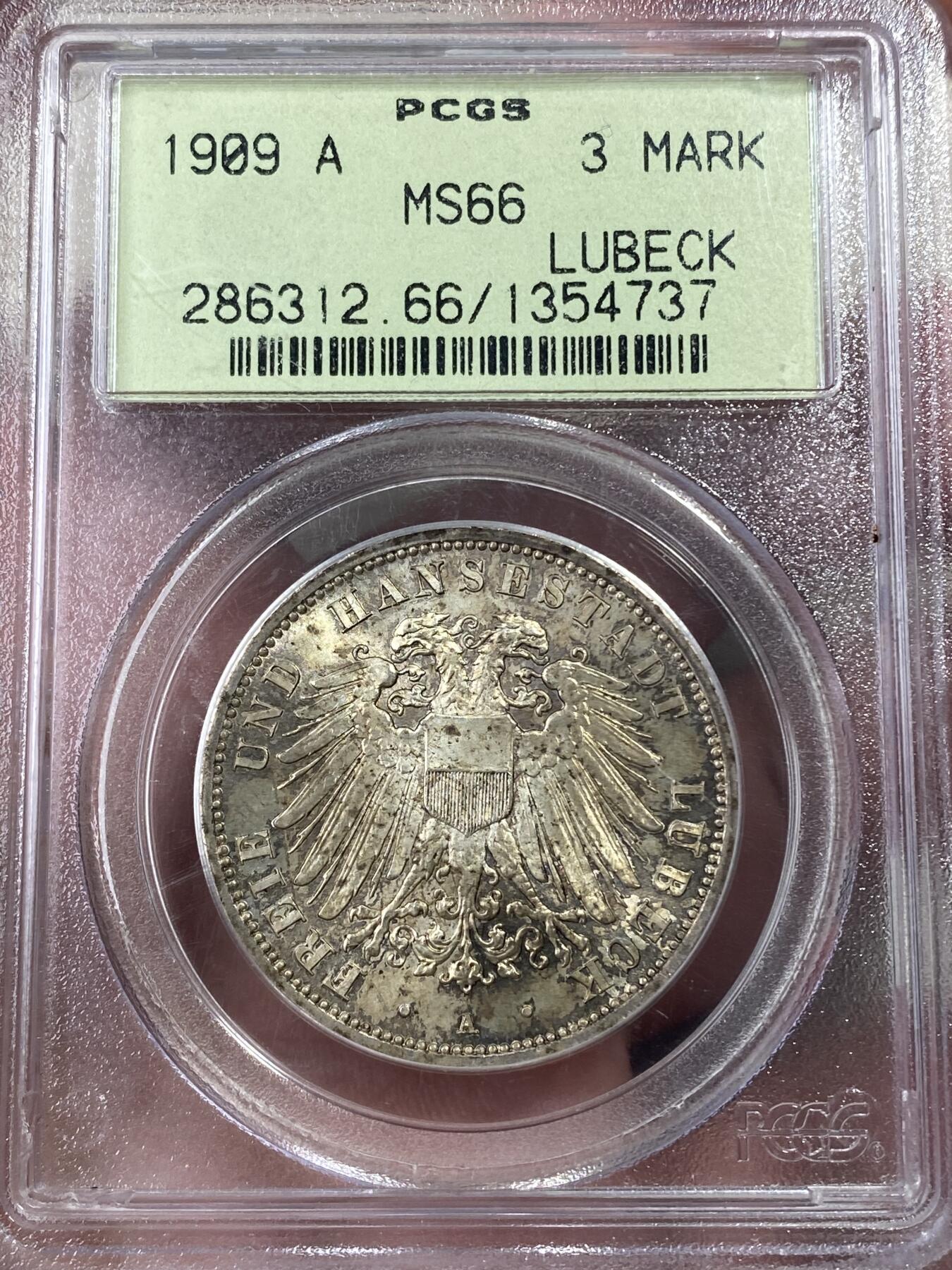 万国钱币拍卖第050期（万国五十期纪念大拍） PCGS MS66 1909年德国吕贝克自由市长翅3马克 原味淡金彩洒落丝绸转光的币面之上 PCGS远古老绿盒收藏品质