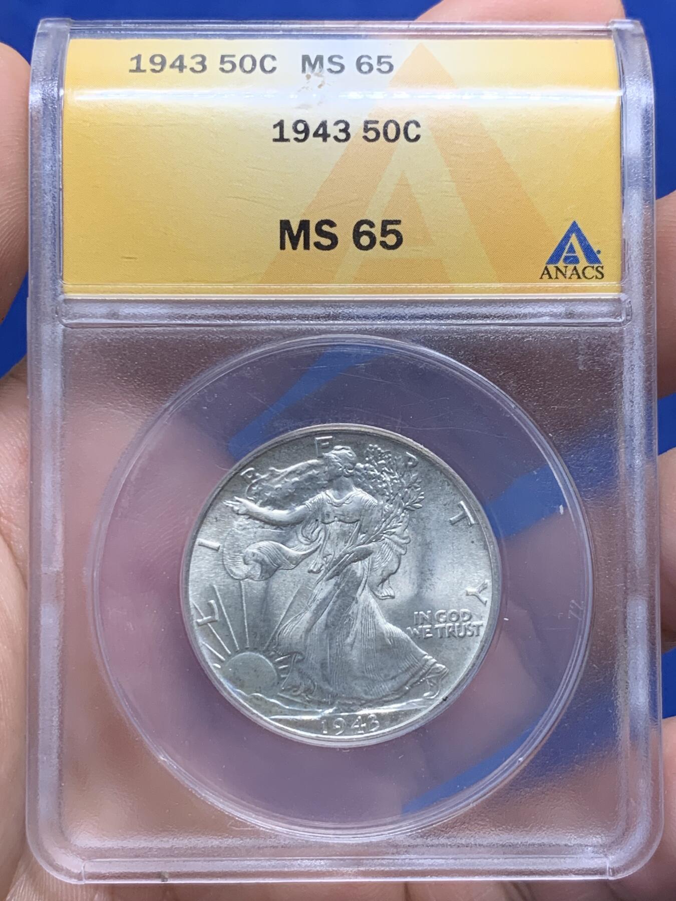 《竞宝斋》第405场 周日，周一，2场连拍 （全场包邮） ANACS MS65 美国1943年行走女神半美元银币，币面清爽干净又漂亮，打制精美，银光闪闪，转光强烈细节优秀，状态一流。ANACS小黄盒子，不输P和N盒子。