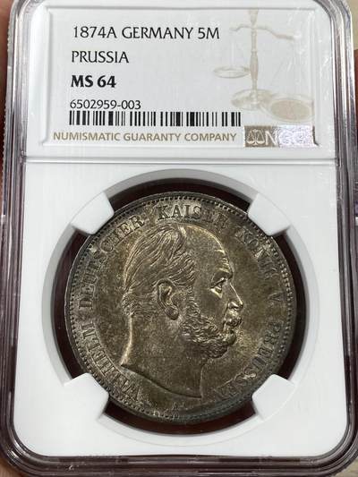 万国钱币拍卖第050期（万国五十期纪念大拍） - NGC MS64 1874A普鲁士威廉一世短翅5马克 柏林厂铸造 双面厚重酱彩也难掩其初打转光品质