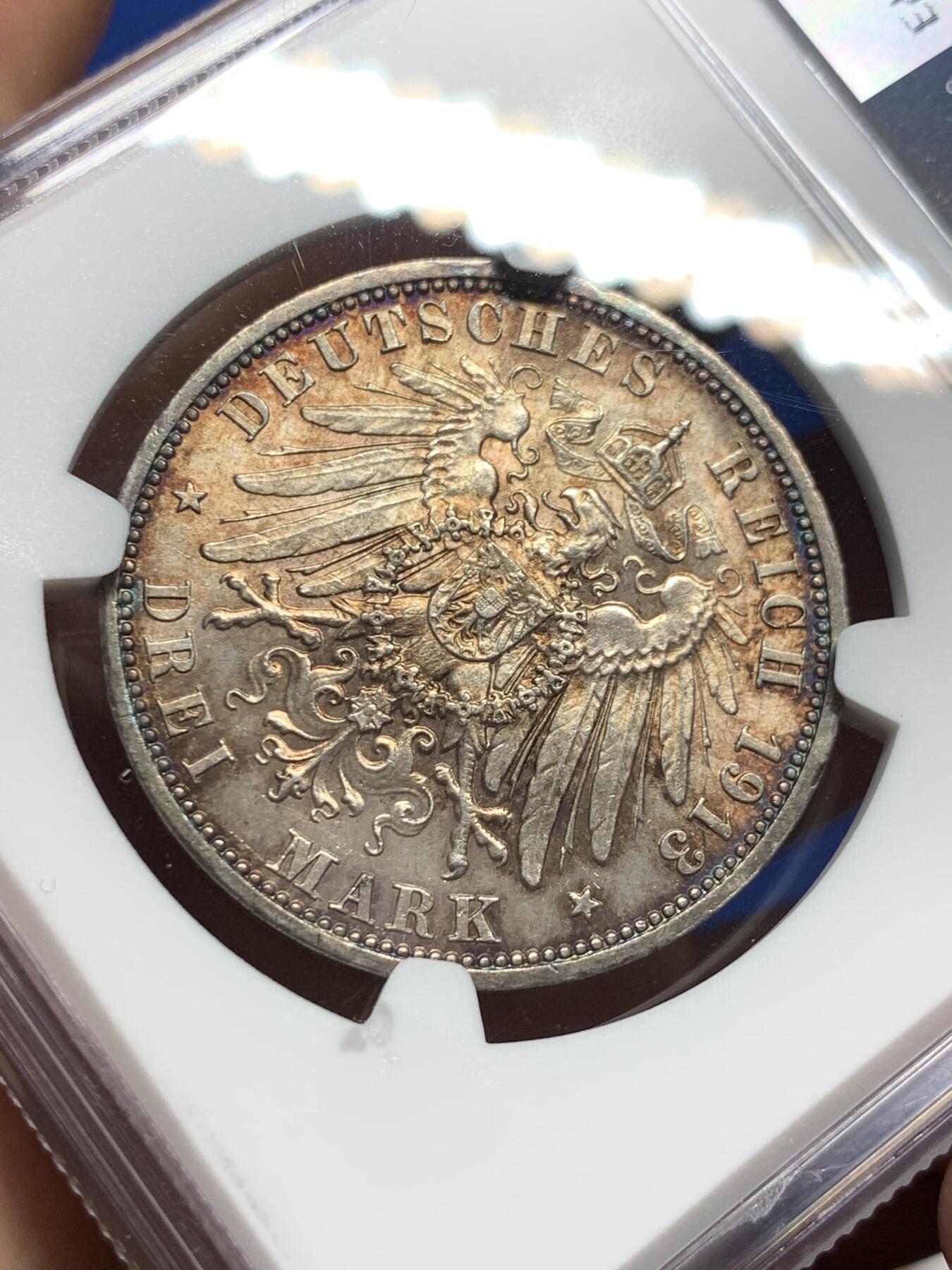 《竞宝斋》第405场 周日，周一，2场连拍 （全场包邮） NGC MS62 德国德意普鲁士 1913年 威廉二世 3马克 难得五彩包浆