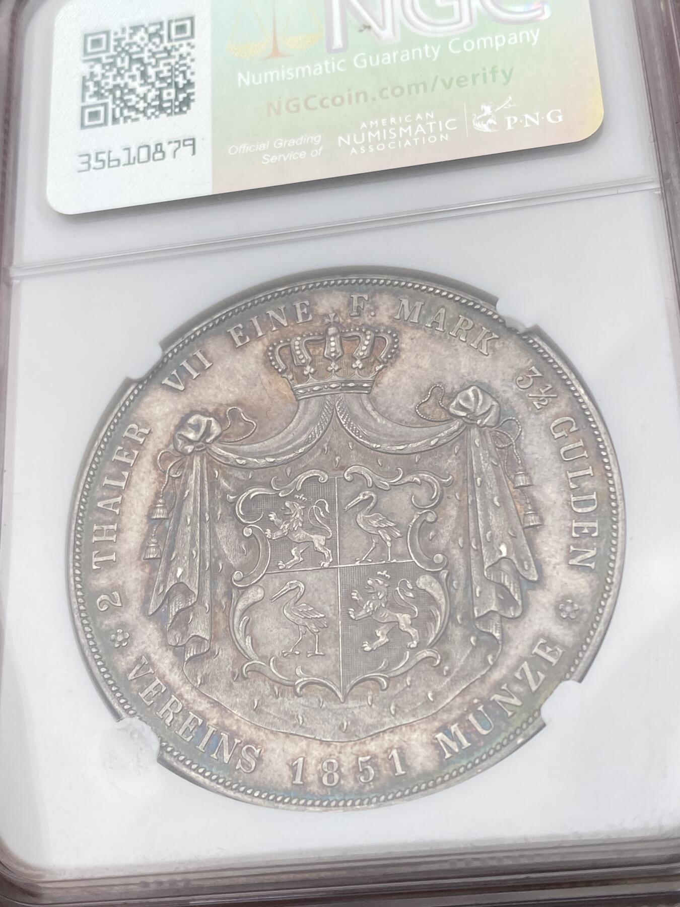 万国钱币拍卖第050期（万国五十期纪念大拍） NGC AU58 1851年德国罗伊斯-上格雷茨流通纹章2泰勒 发行量仅2400枚小邦罕见品种 其领地仅316平方公里 可以说是小邦中的小邦 难点中的难点 双面原味五彩 观感超越分数的状态