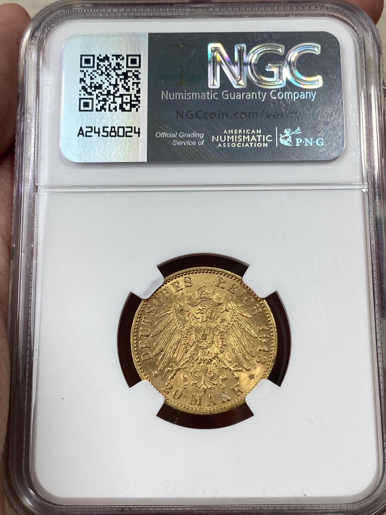 万国钱币拍卖第050期（万国五十期纪念大拍） NGC MS62 1913年德国汉堡双狮护盾长翅流通20马克金币 经典自由市名品 黄金十字转光 7.96g 900金