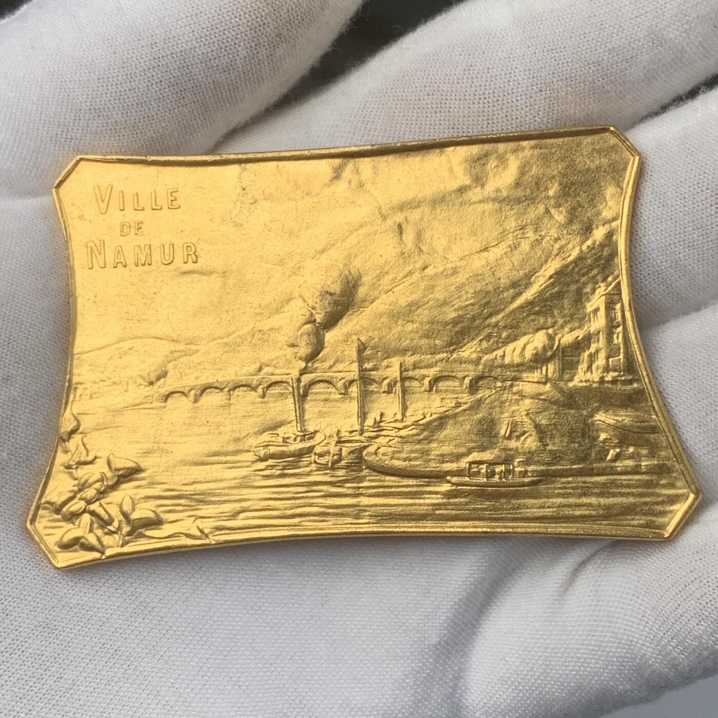 掌中浮雕-藏着的欧洲第032场 1926年比利时Namur市马术节镀金铜章，长宽最大尺寸：75*47mm