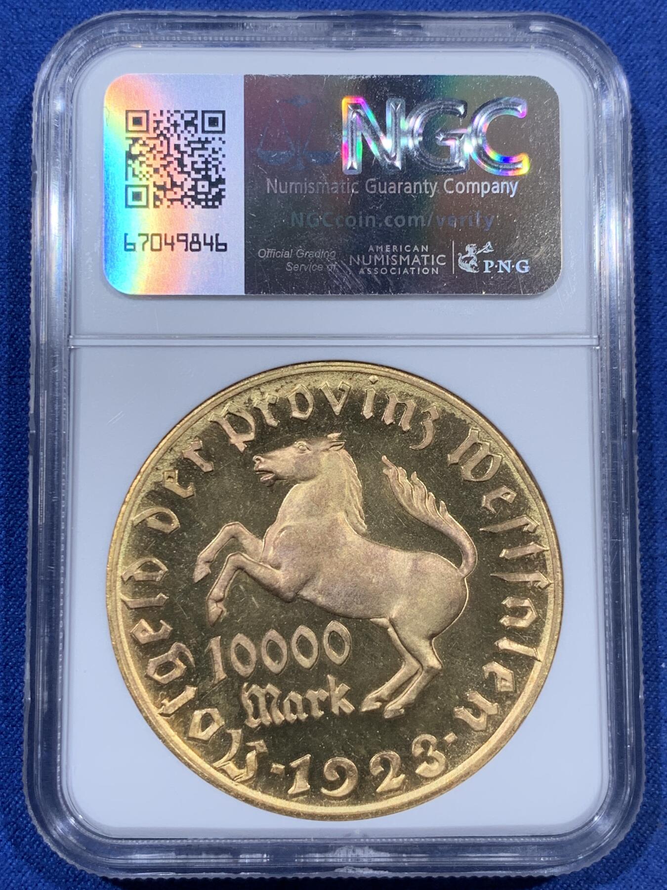 《竞宝斋》第405场 周日，周一，2场连拍 （全场包邮） NGC MS66 德国1923年紧急时期威斯特法伦1万马克鎏金大马币 金层完整 高分难得