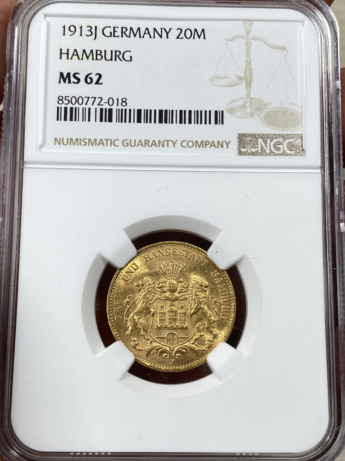 万国钱币拍卖第050期（万国五十期纪念大拍） NGC MS62 1913年德国汉堡双狮护盾长翅流通20马克金币 经典自由市名品 黄金十字转光 7.96g 900金
