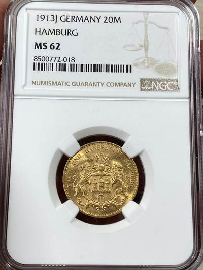 万国钱币拍卖第050期（万国五十期纪念大拍） - NGC MS62 1913年德国汉堡双狮护盾长翅流通20马克金币 经典自由市名品 黄金十字转光 7.96g 900金