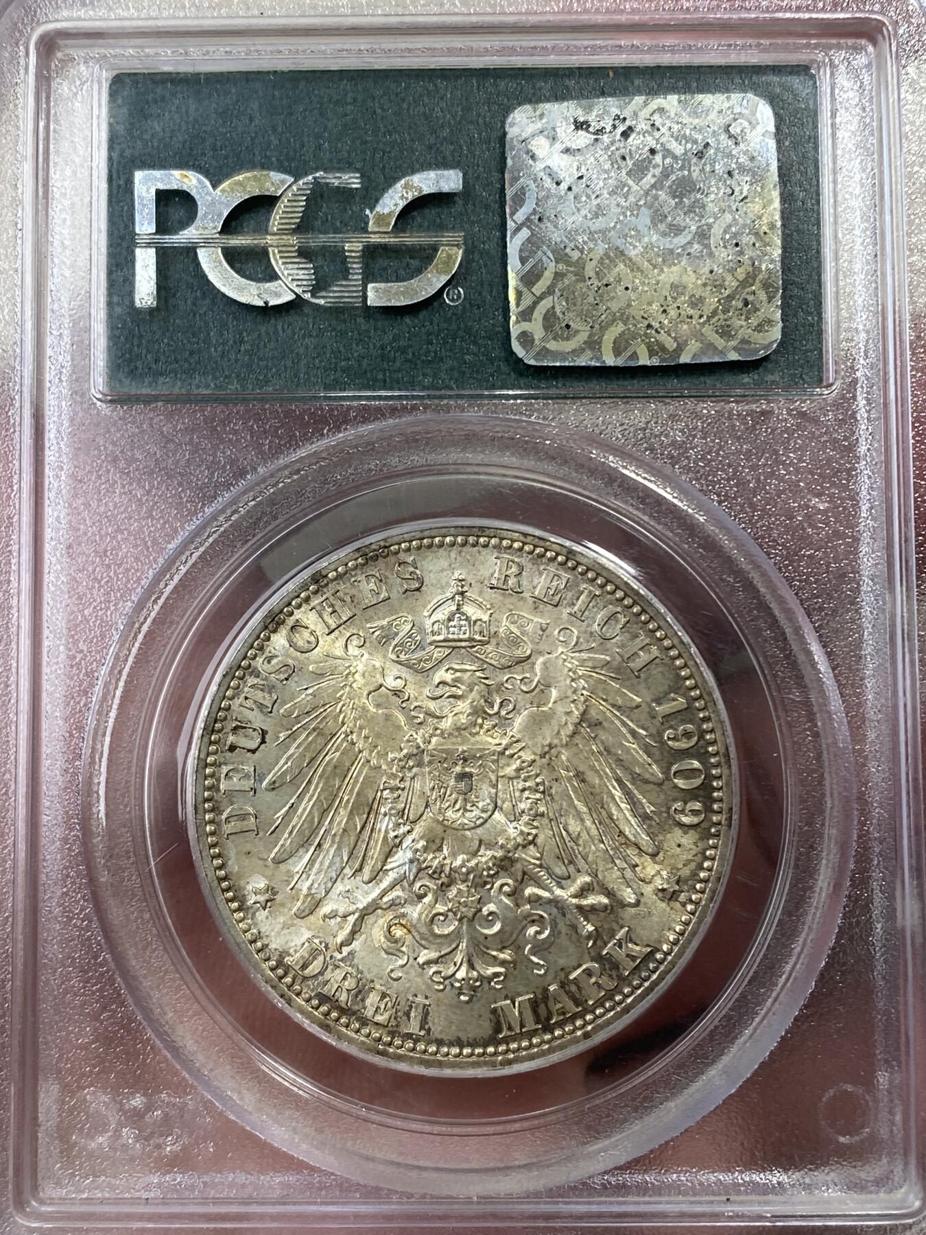 万国钱币拍卖第050期（万国五十期纪念大拍） PCGS MS66 1909年德国吕贝克自由市长翅3马克 原味淡金彩洒落丝绸转光的币面之上 PCGS远古老绿盒收藏品质