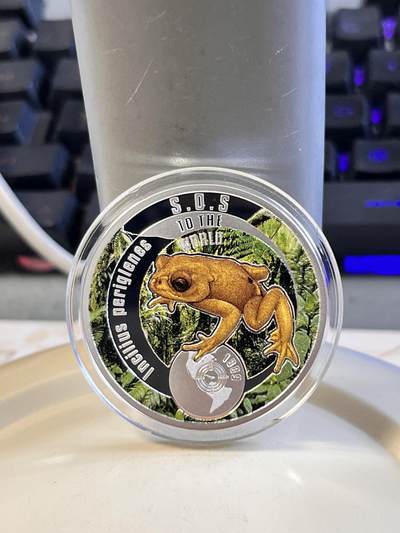 第168期拍卖【长期征集拍品】 - 纽埃2016年拯救地球SOS系列2金蟾彩色精制银币，999银，17.5克，发行999枚