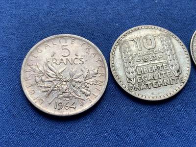 《竞宝斋》第406场 周日，周一，2场连拍 （全场包邮） 三枚一组 1964年法国5法郎银币+1933年10法郎银币+荷兰1955年一盾银币 总重约28.4克