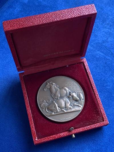 《竞宝斋》第406场 周日，周一，2场连拍 （全场包邮） 法国畜牧业农业铜章 75克 50.2mm 带盒