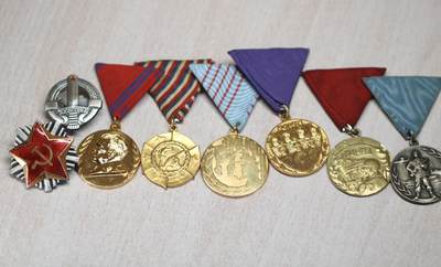 大猫徽章拍卖 第275期 南斯拉夫周年纪念奖章一组