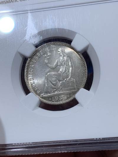 《竞宝斋》第406场 周日，周一，2场连拍 （全场包邮） NGC MS65 西班牙1933年内战时期拿花1比塞塔银币 高分稀少