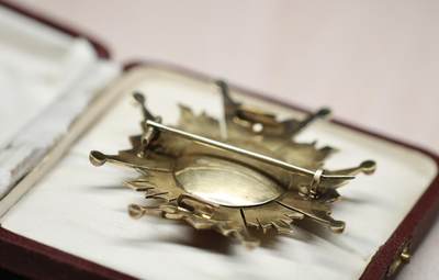 大猫徽章拍卖 第275期 西班牙天主教伊莎贝拉勋章星芒 弗朗哥时期原盒银制珐琅