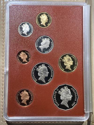 《竞宝斋》第406场 周日，周一，2场连拍 （全场包邮） 澳大利亚1988年官方精制套币小本子带证书