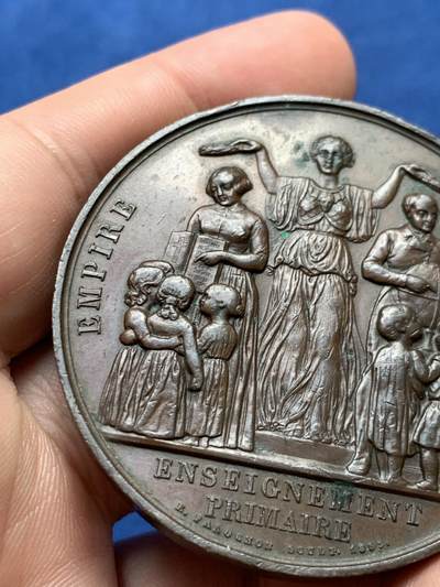 《竞宝斋》第406场 周日，周一，2场连拍 （全场包邮） 法国初等教育铜章 71.8克 51.5mm 手指铜标