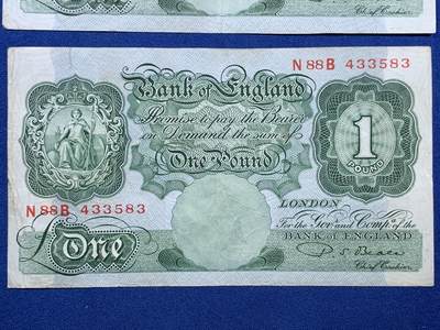 《竞宝斋》第406场 周日，周一，2场连拍 （全场包邮） 两张一组 英国A序列1镑纸币 品相不错