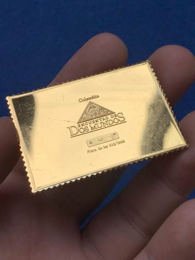 《竞宝斋》第406场 周日，周一，2场连拍 （全场包邮） 西班牙邮政发行美洲探索系列-塞维利亚1930年拉丁美洲展览  925银镀金邮票 35.48克 34*49mm