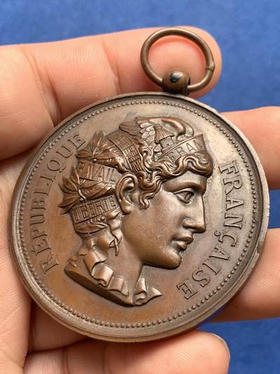 《竞宝斋》第406场 周日，周一，2场连拍 （全场包邮） 法兰西女神高浮雕纪念铜章 57.4克 50.5mm 带盒