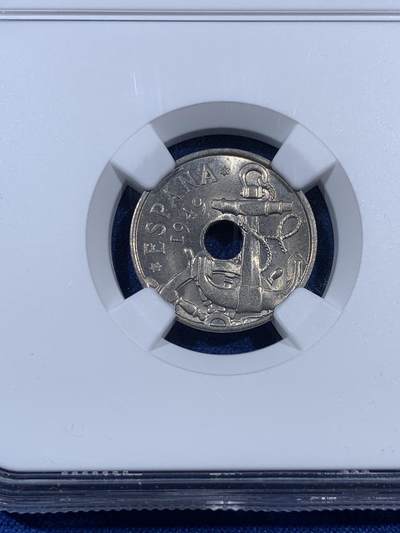 《竞宝斋》第406场 周日，周一，2场连拍 （全场包邮） NGC MS64 西班牙1949(62)年50分中空币 好品少见