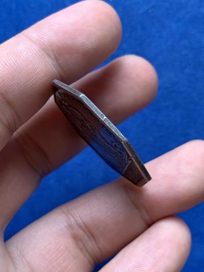 《竞宝斋》第406场 周日，周一，2场连拍 （全场包邮） 兰斯教士会议八角银代币 15克 33.9mm 正面兰斯大主教 背面和平女神与正义女神站立相拥 R2级稀有度 好品