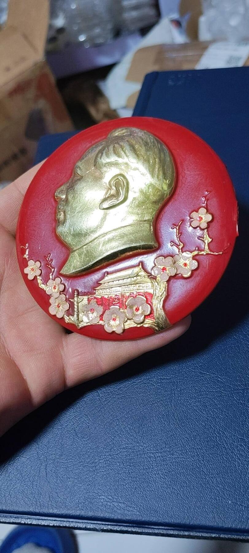毛主席像章，梅花章和挥手章