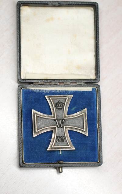 大猫徽章拍卖 第275期 一战帝德一级铁十字勋章，带原盒，ko厂标，背刻有得主获得时间，漆面良好