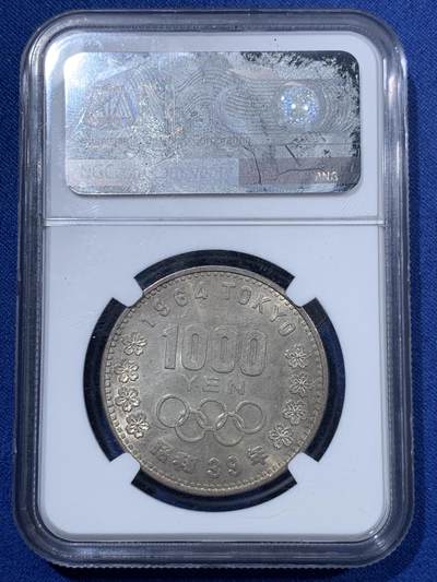 《竞宝斋》第406场 周日，周一，2场连拍 （全场包邮） 两枚一组 NGC MS65 日本1964年奥运银币 状态都很不错 近期银价非涨 盒子币几乎没有溢价了 性价比很高