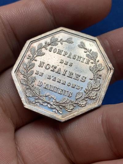 《竞宝斋》第406场 周日，周一，2场连拍 （全场包邮） 法国 亚眠公证处八角银币 经典品种 15.3克 31.7mm 蜜蜂银标