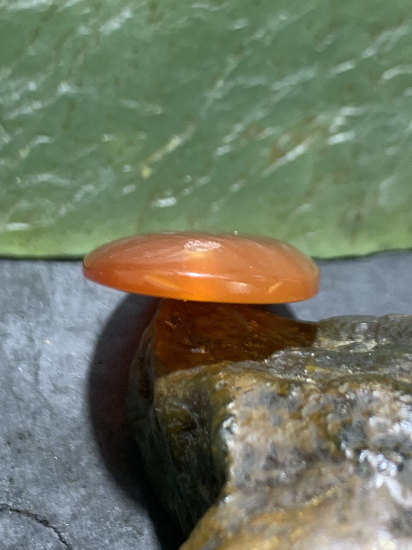 精美红玉髓吊坠一个